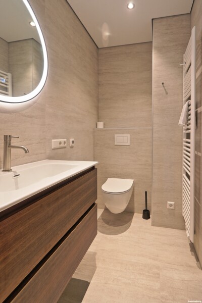 Twee splinternieuwe badkamers in Ruimzicht 01!